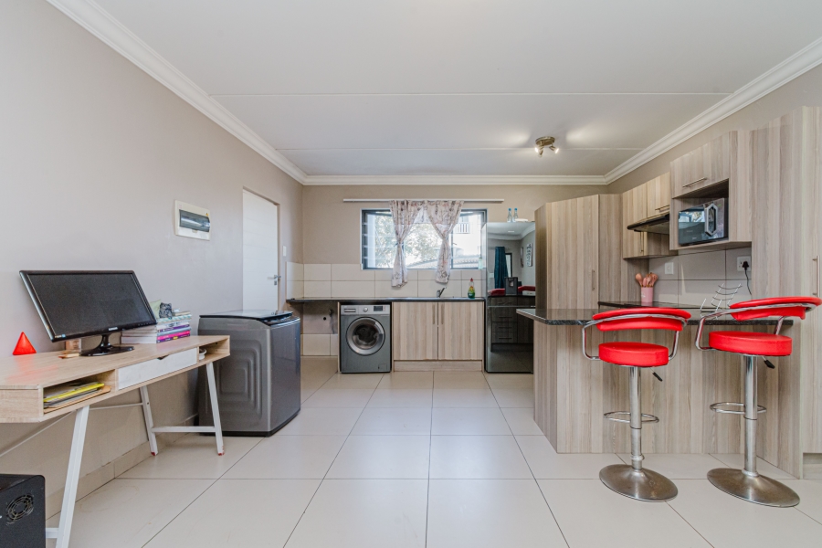 2 Bedroom Property for Sale in Broadacres Gauteng