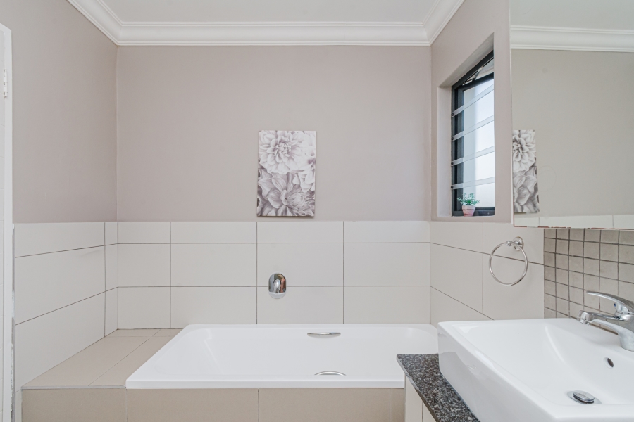 2 Bedroom Property for Sale in Broadacres Gauteng