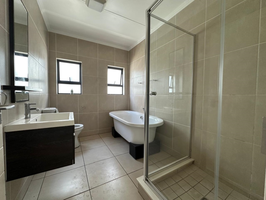 To Let 2 Bedroom Property for Rent in Greenstone Crest Gauteng