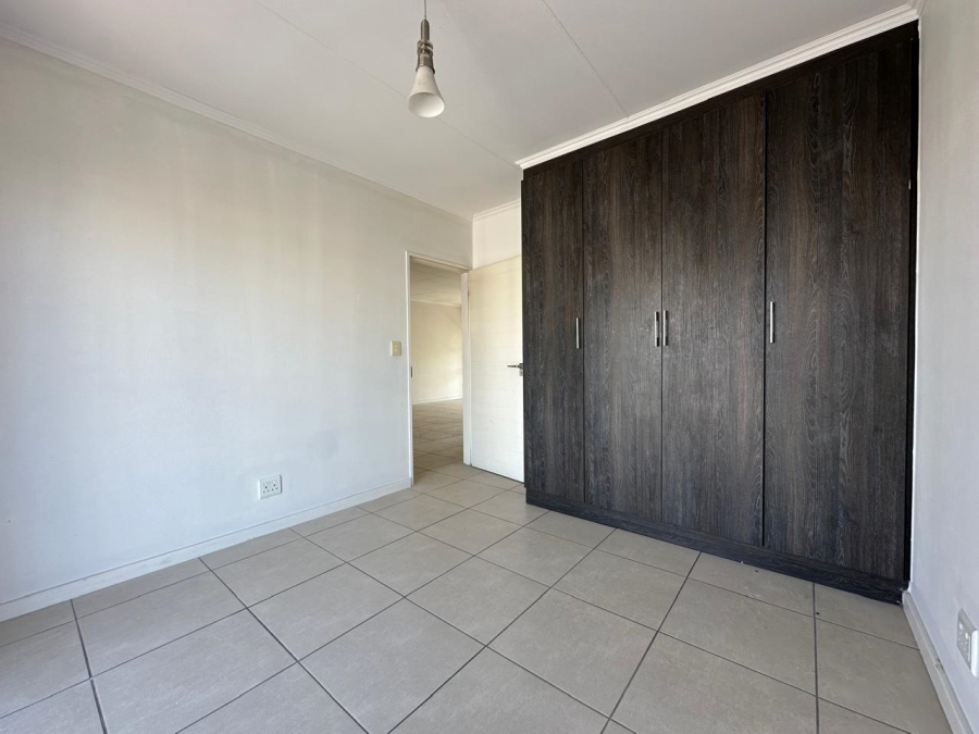 To Let 2 Bedroom Property for Rent in Greenstone Crest Gauteng