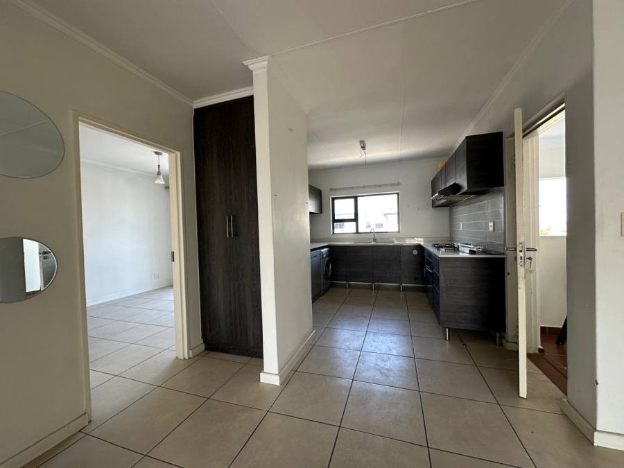 To Let 2 Bedroom Property for Rent in Greenstone Crest Gauteng