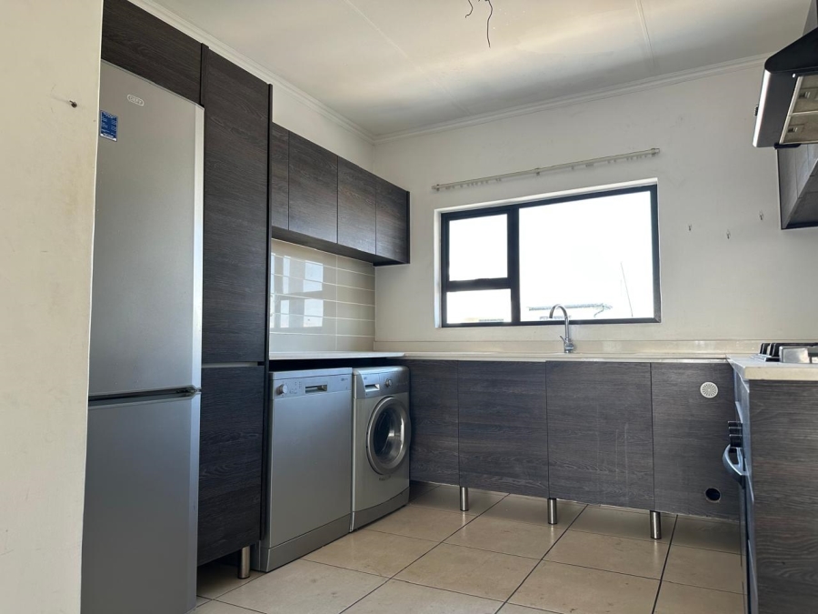 To Let 2 Bedroom Property for Rent in Greenstone Crest Gauteng