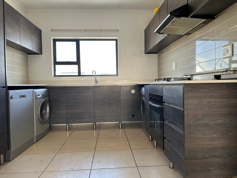 To Let 2 Bedroom Property for Rent in Greenstone Crest Gauteng