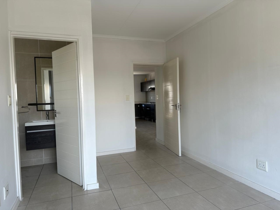 To Let 2 Bedroom Property for Rent in Greenstone Crest Gauteng
