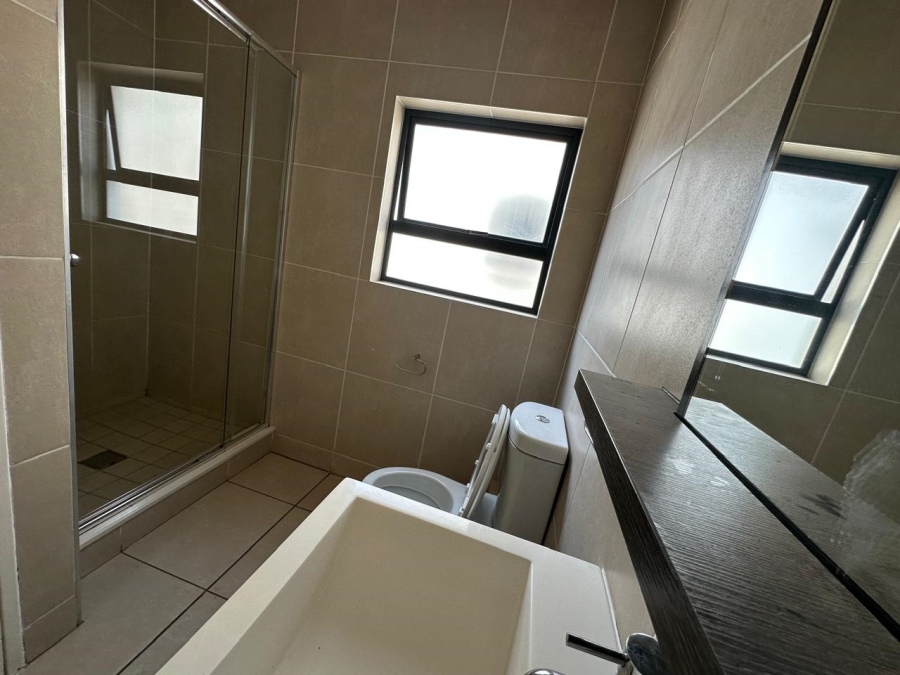 To Let 2 Bedroom Property for Rent in Greenstone Crest Gauteng