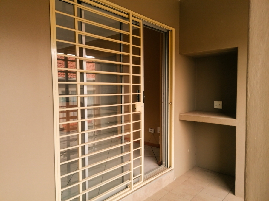 To Let 2 Bedroom Property for Rent in Florida Glen Gauteng