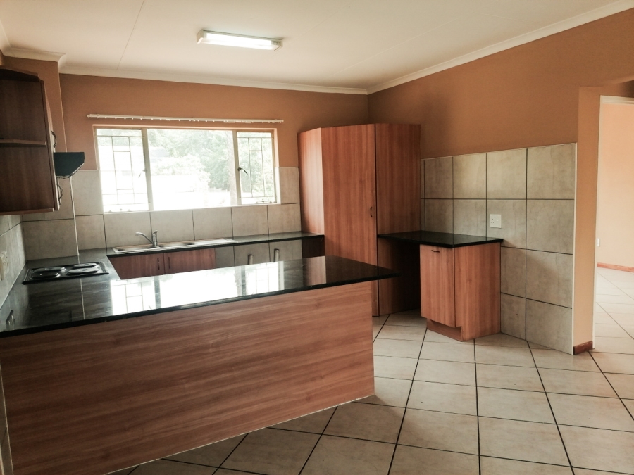 To Let 2 Bedroom Property for Rent in Florida Glen Gauteng