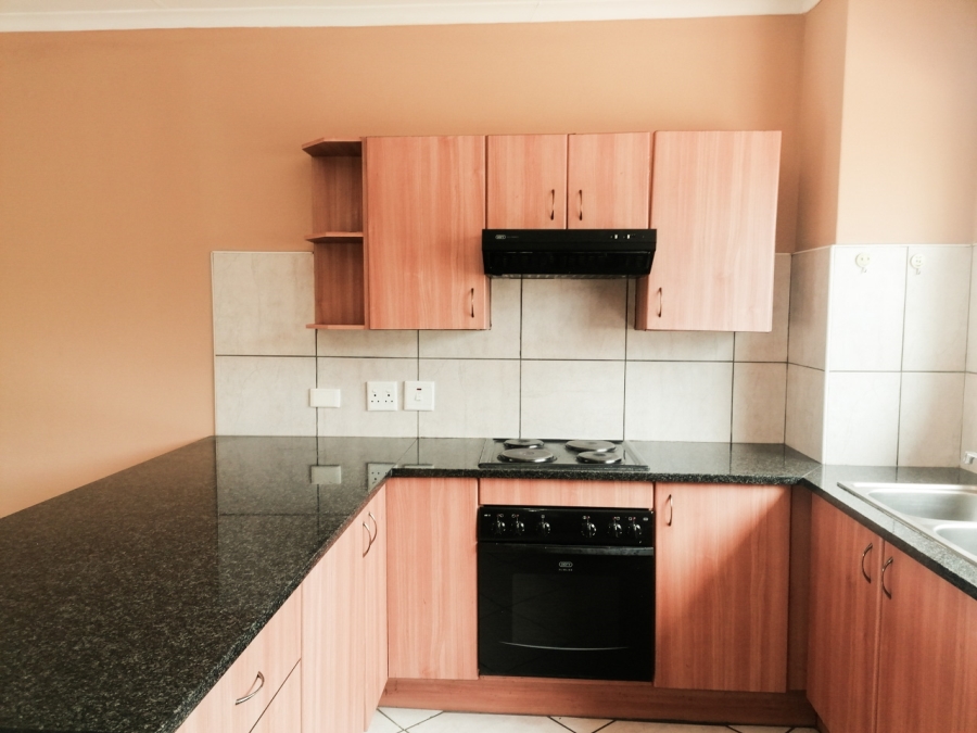 To Let 2 Bedroom Property for Rent in Florida Glen Gauteng