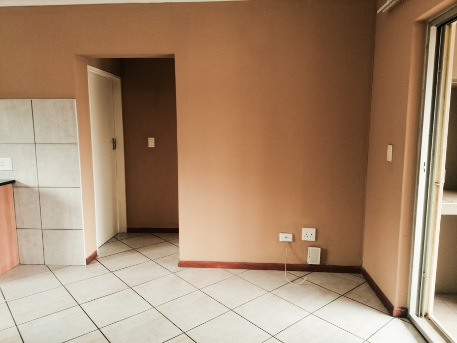 To Let 2 Bedroom Property for Rent in Florida Glen Gauteng