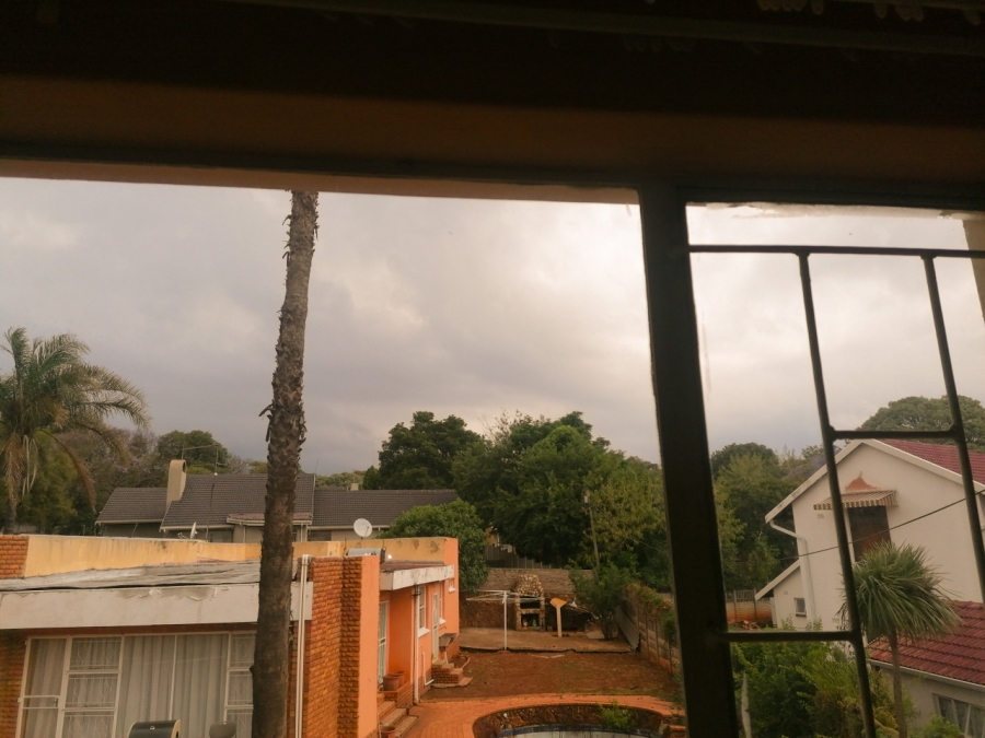To Let 2 Bedroom Property for Rent in Florida Glen Gauteng