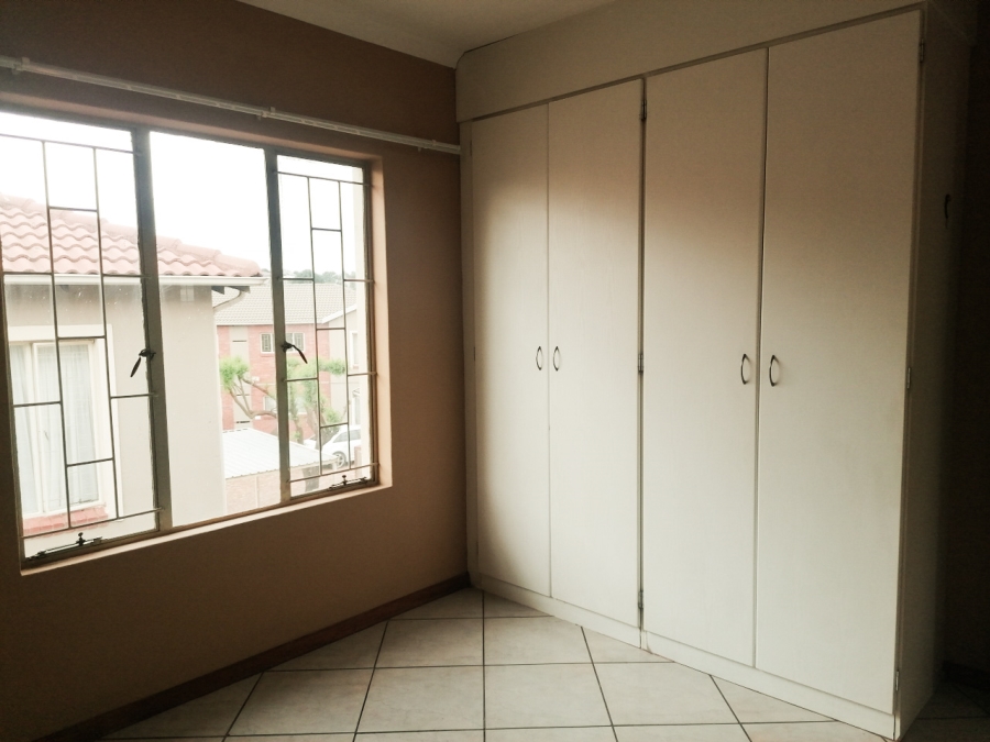 To Let 2 Bedroom Property for Rent in Florida Glen Gauteng
