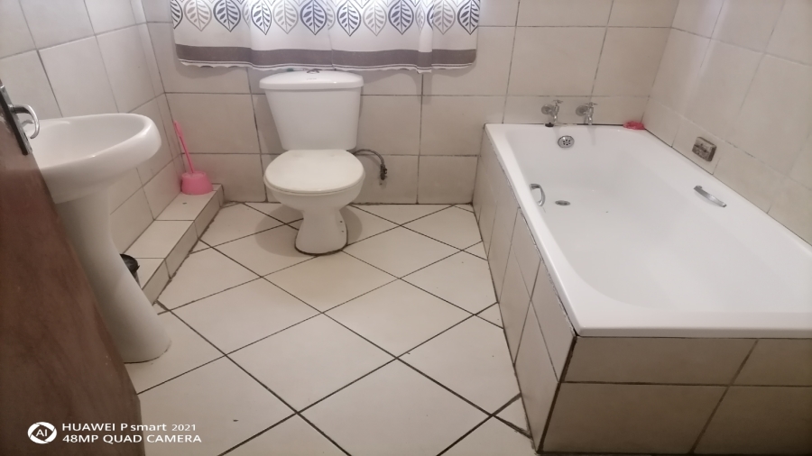 8 Bedroom Property for Sale in Bedworth Park Gauteng