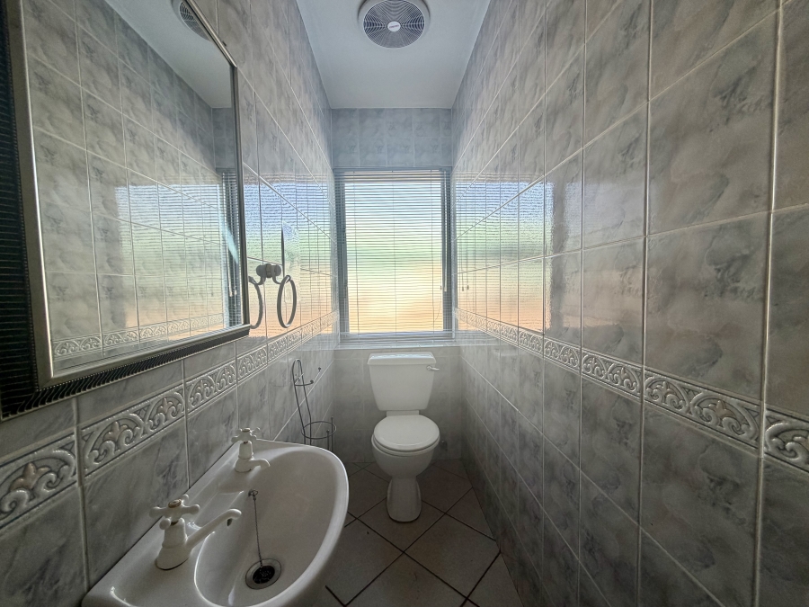 Commercial Property for Sale in Die Hoewes Gauteng