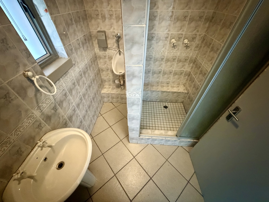 Commercial Property for Sale in Die Hoewes Gauteng