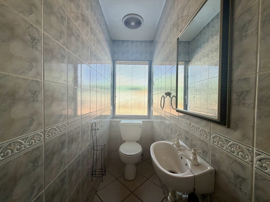 Commercial Property for Sale in Die Hoewes Gauteng