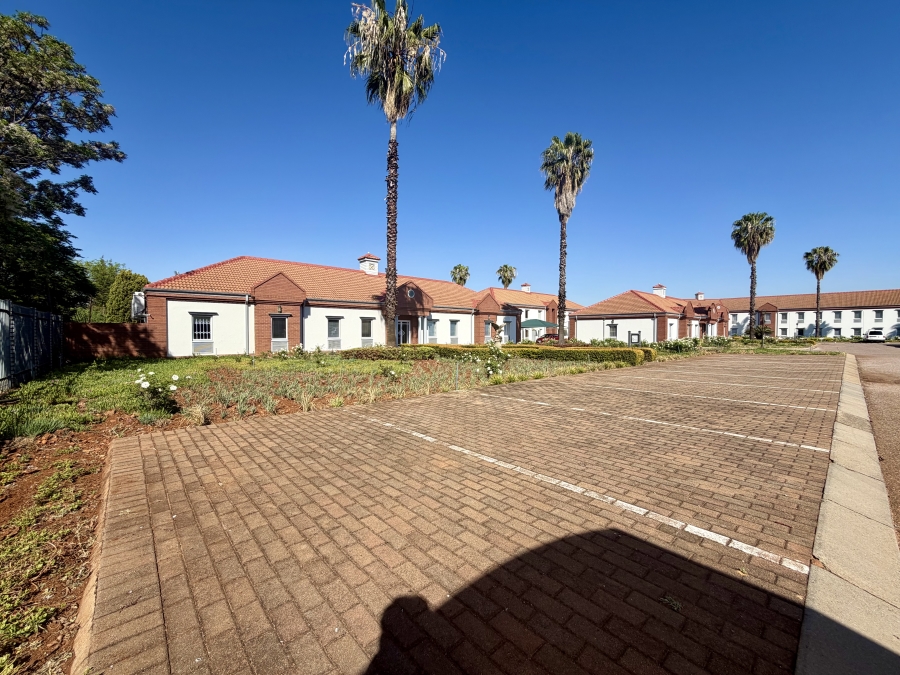 Commercial Property for Sale in Die Hoewes Gauteng