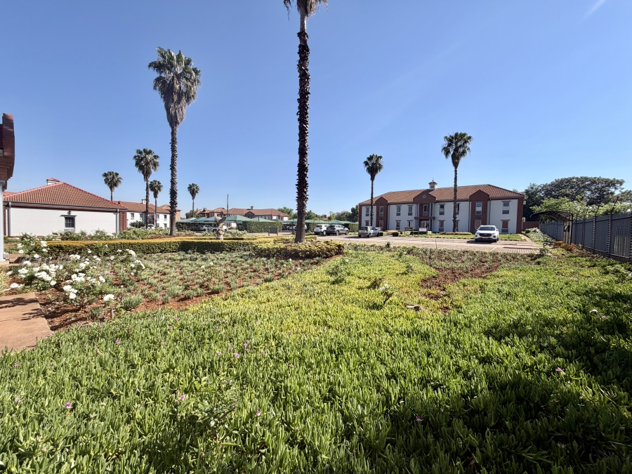Commercial Property for Sale in Die Hoewes Gauteng