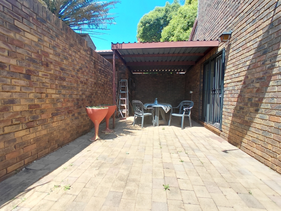 3 Bedroom Property for Sale in Weavind Park Gauteng