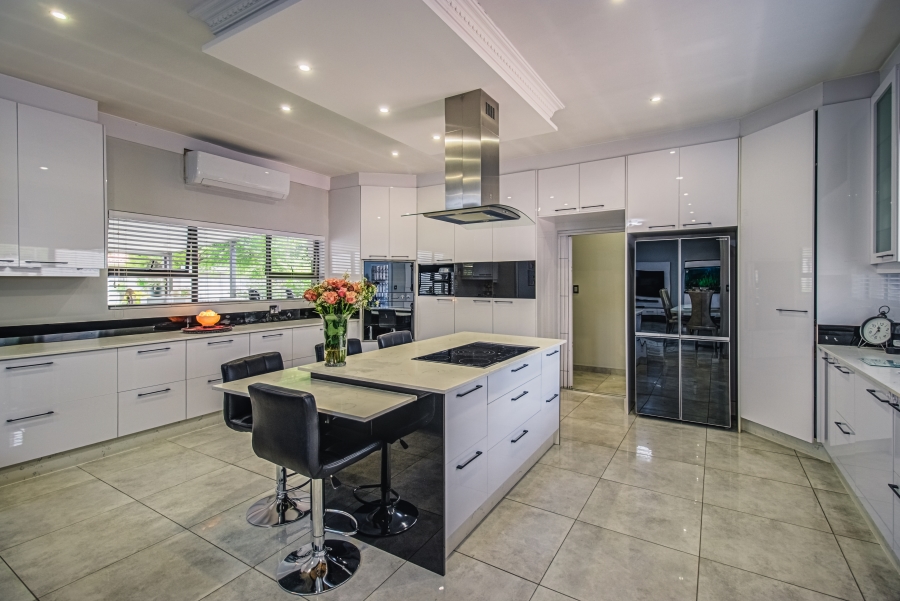 4 Bedroom Property for Sale in Lakefield Gauteng