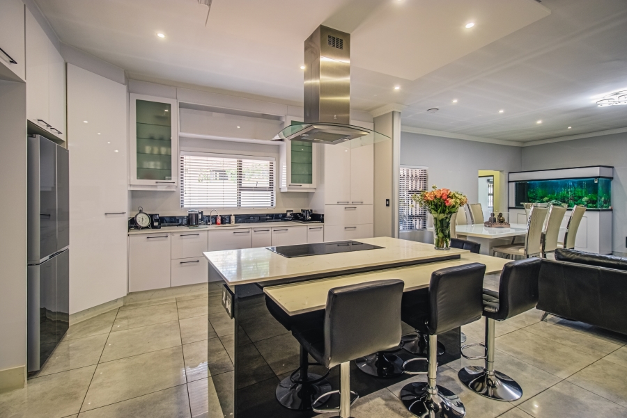 4 Bedroom Property for Sale in Lakefield Gauteng
