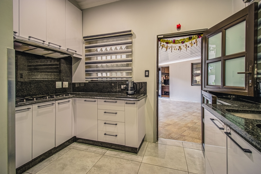 4 Bedroom Property for Sale in Lakefield Gauteng