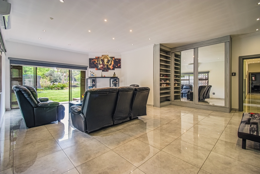 4 Bedroom Property for Sale in Lakefield Gauteng