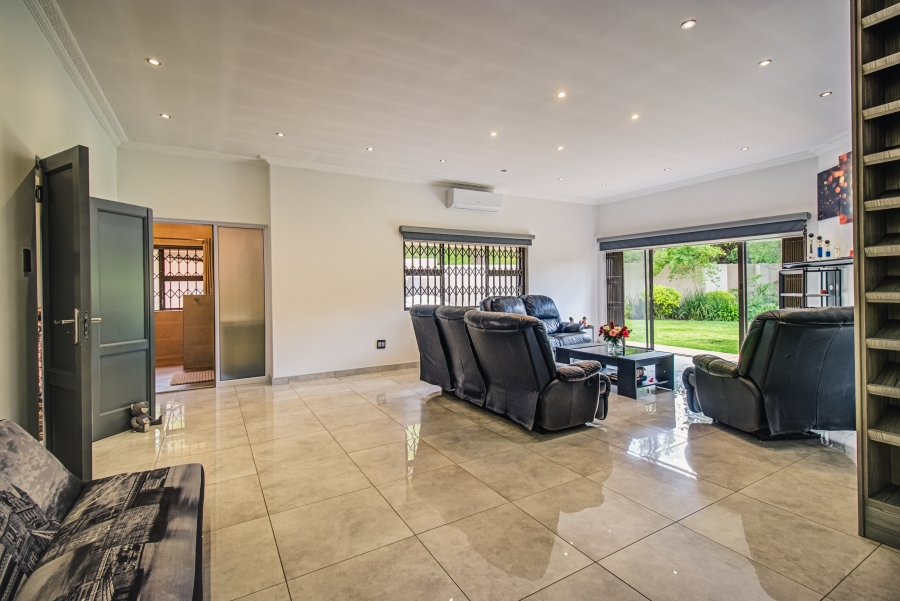 4 Bedroom Property for Sale in Lakefield Gauteng