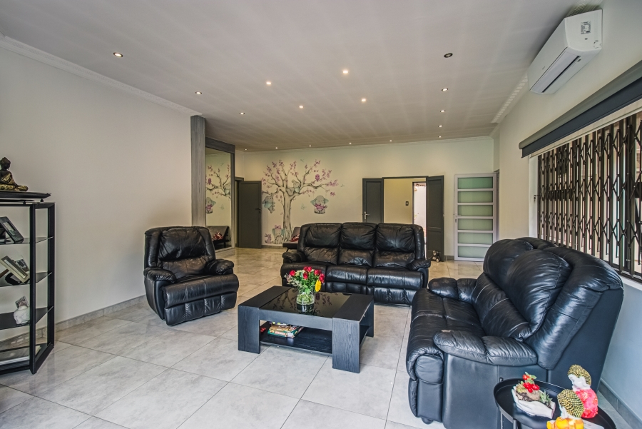 4 Bedroom Property for Sale in Lakefield Gauteng