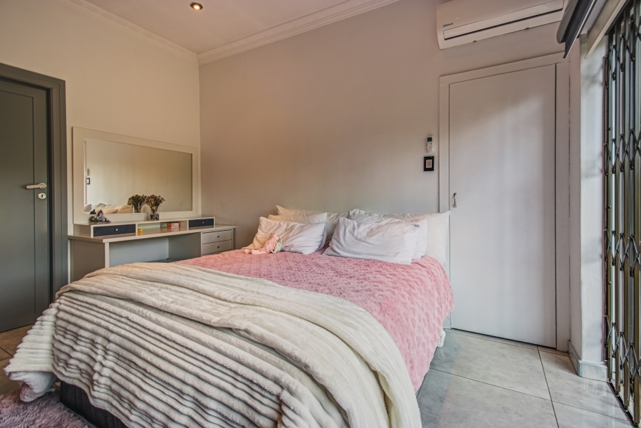 4 Bedroom Property for Sale in Lakefield Gauteng