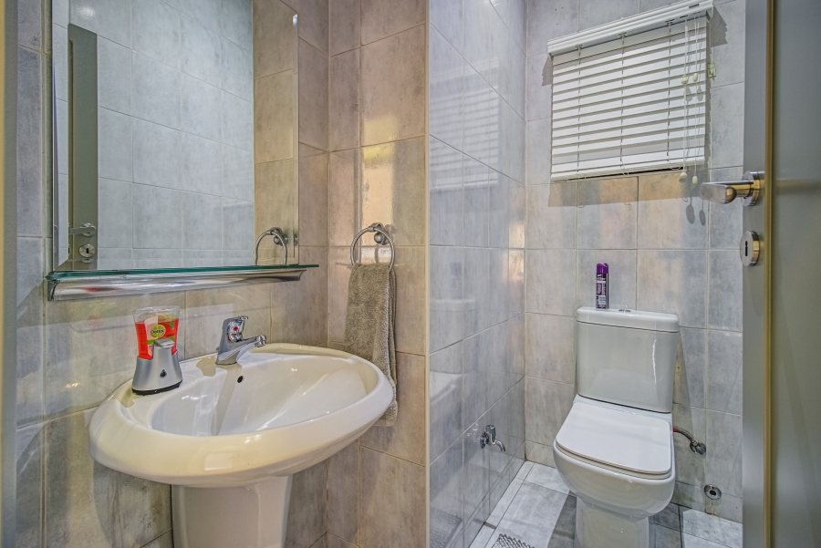 4 Bedroom Property for Sale in Lakefield Gauteng