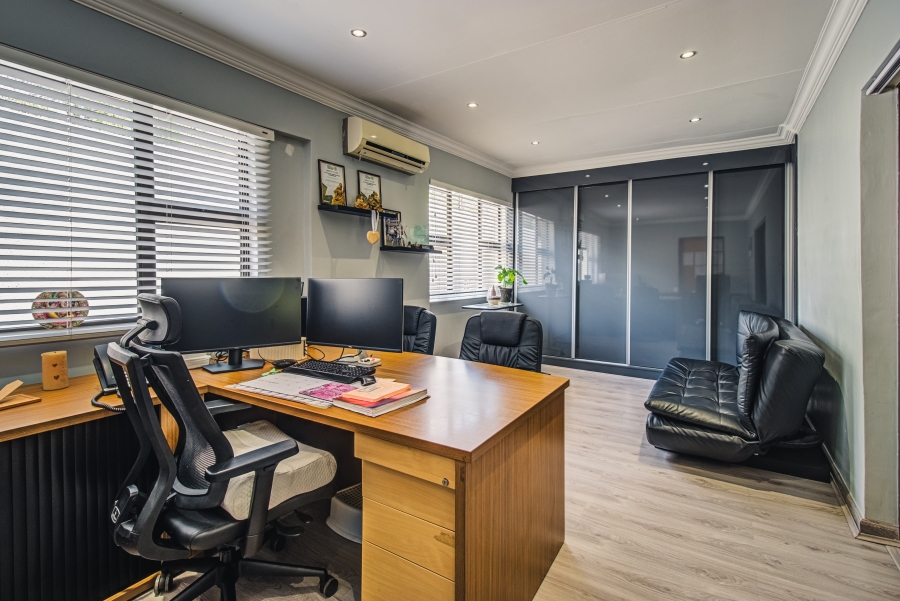 4 Bedroom Property for Sale in Lakefield Gauteng