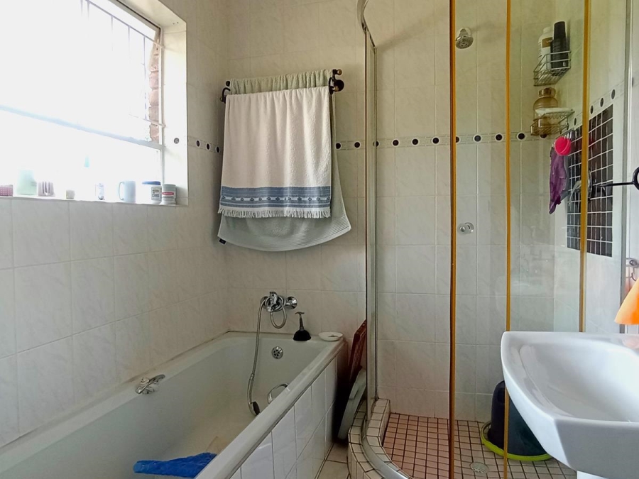3 Bedroom Property for Sale in Bassonia Gauteng