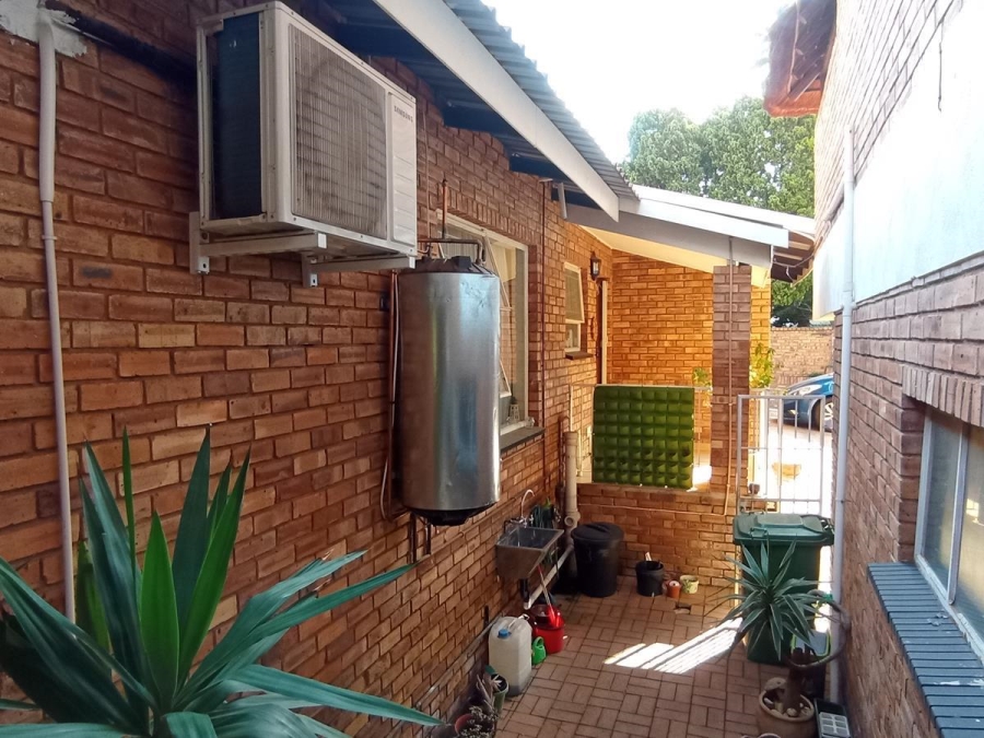 3 Bedroom Property for Sale in Bassonia Gauteng