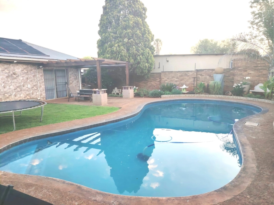 4 Bedroom Property for Sale in Casseldale Gauteng
