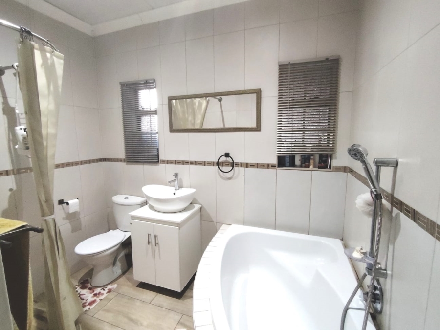 4 Bedroom Property for Sale in Casseldale Gauteng