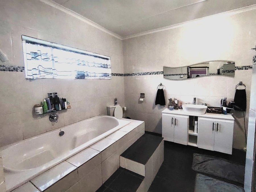 4 Bedroom Property for Sale in Casseldale Gauteng
