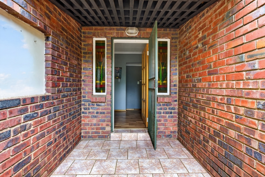 3 Bedroom Property for Sale in Waverley Gauteng