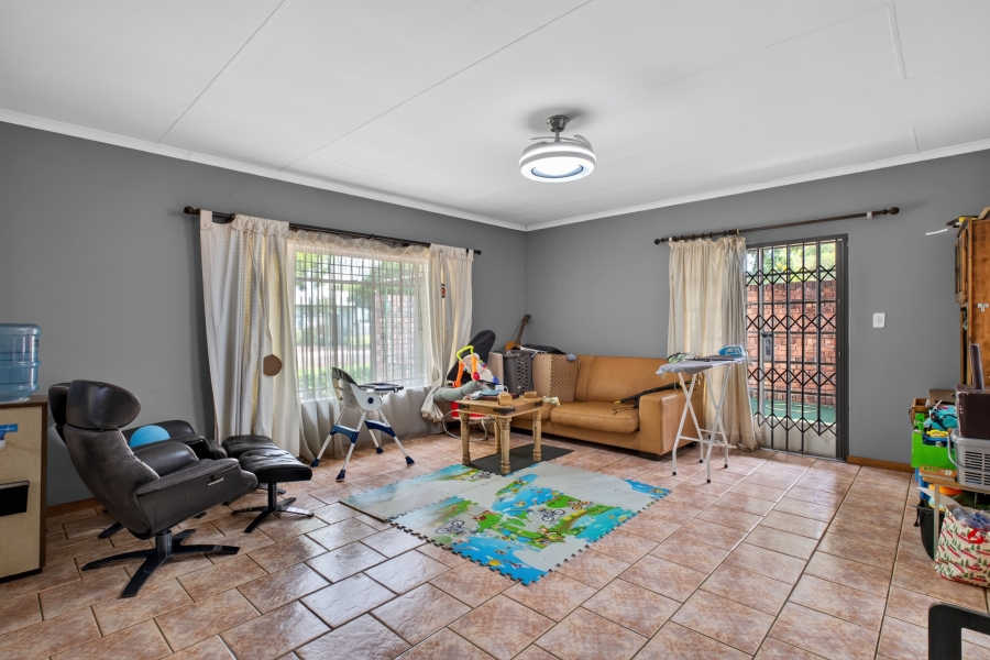 3 Bedroom Property for Sale in Waverley Gauteng