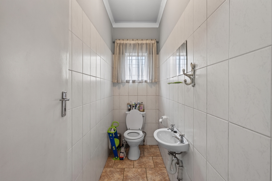 3 Bedroom Property for Sale in Waverley Gauteng