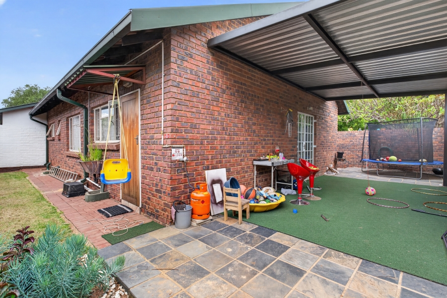 3 Bedroom Property for Sale in Waverley Gauteng
