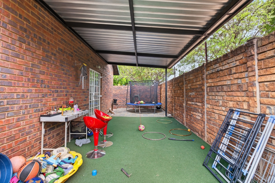 3 Bedroom Property for Sale in Waverley Gauteng