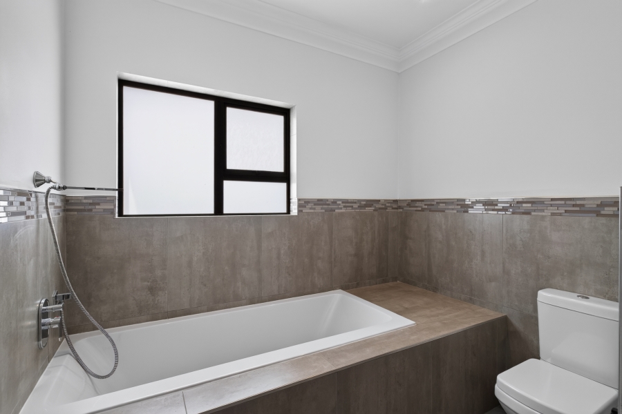 4 Bedroom Property for Sale in Zambezi Country Estate Gauteng