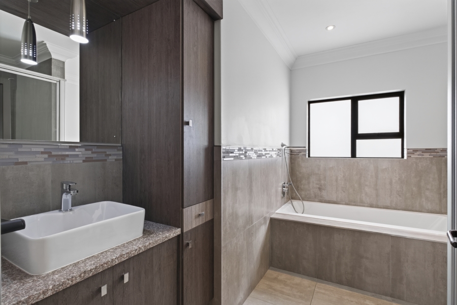 4 Bedroom Property for Sale in Zambezi Country Estate Gauteng