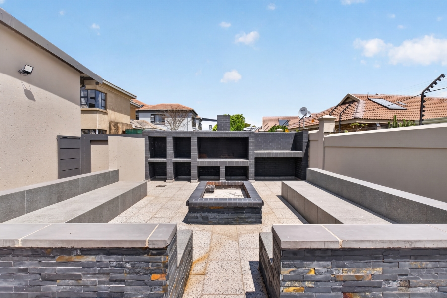 4 Bedroom Property for Sale in Zambezi Country Estate Gauteng