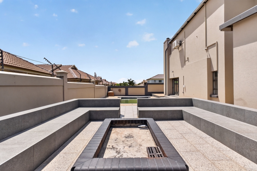 4 Bedroom Property for Sale in Zambezi Country Estate Gauteng