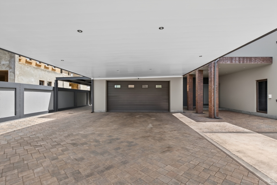 4 Bedroom Property for Sale in Zambezi Country Estate Gauteng