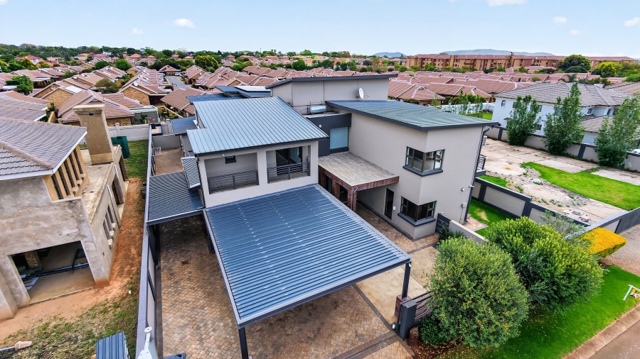 4 Bedroom Property for Sale in Zambezi Country Estate Gauteng