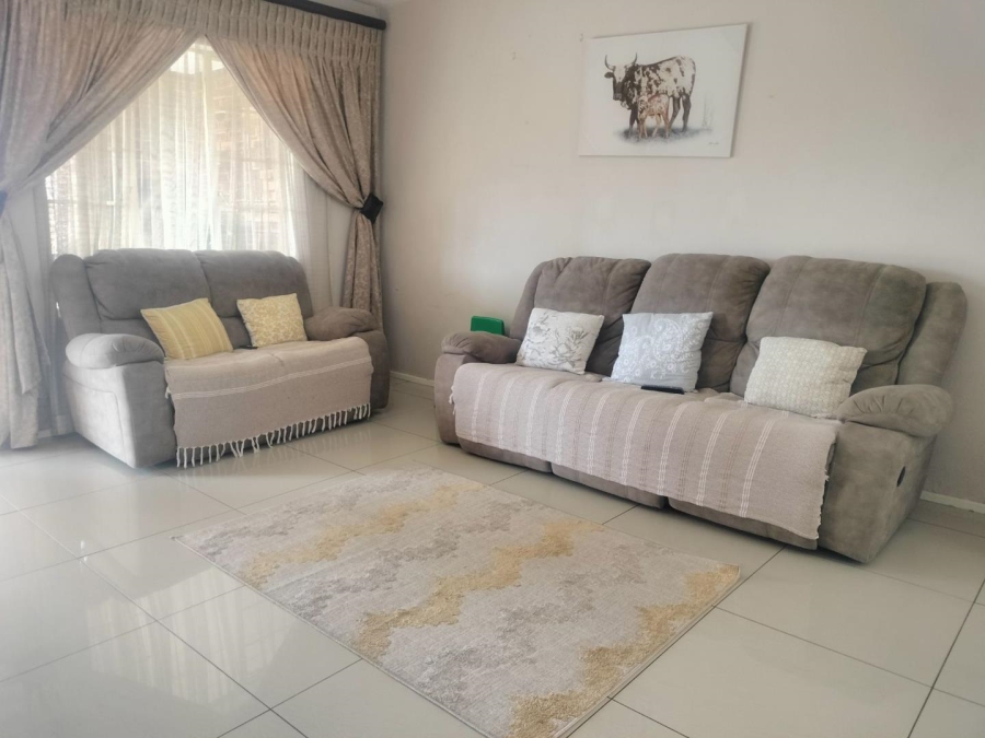 2 Bedroom Property for Sale in Erand Gardens Gauteng