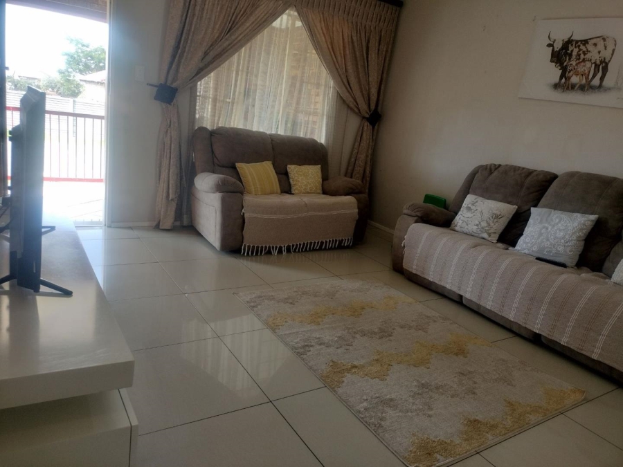 2 Bedroom Property for Sale in Erand Gardens Gauteng