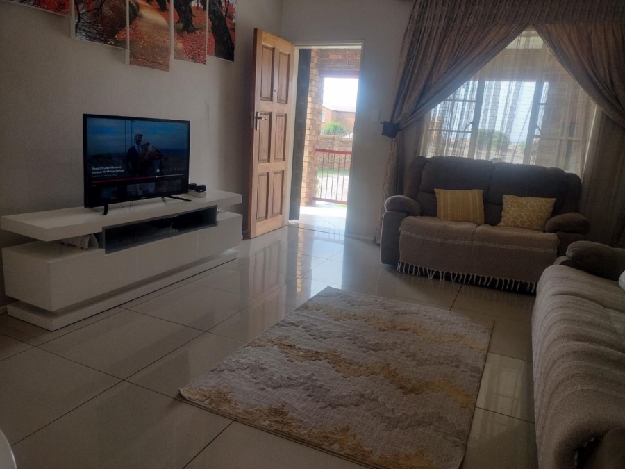 2 Bedroom Property for Sale in Erand Gardens Gauteng